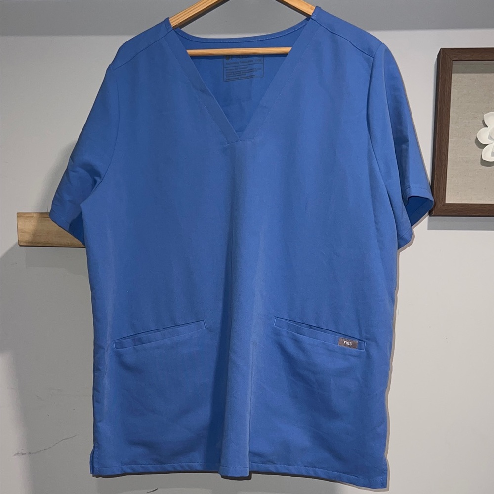 Figs casma V-Neck Scrub Top in ceil blue